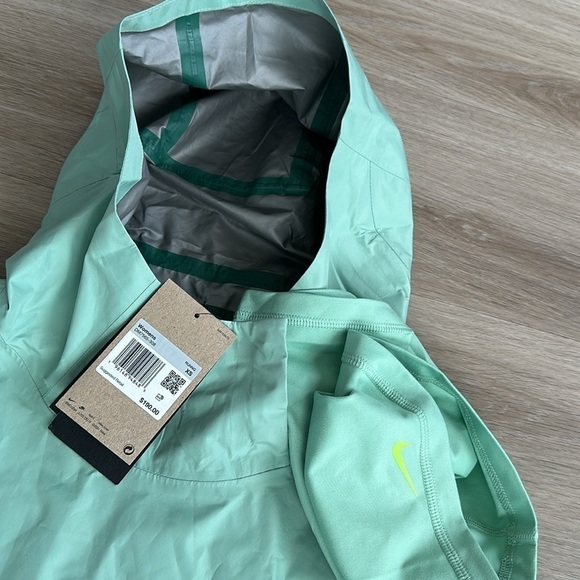 Nike women GORE-TEX INFINIUM ™ Trail Running Jacket - Picture 8 of 10